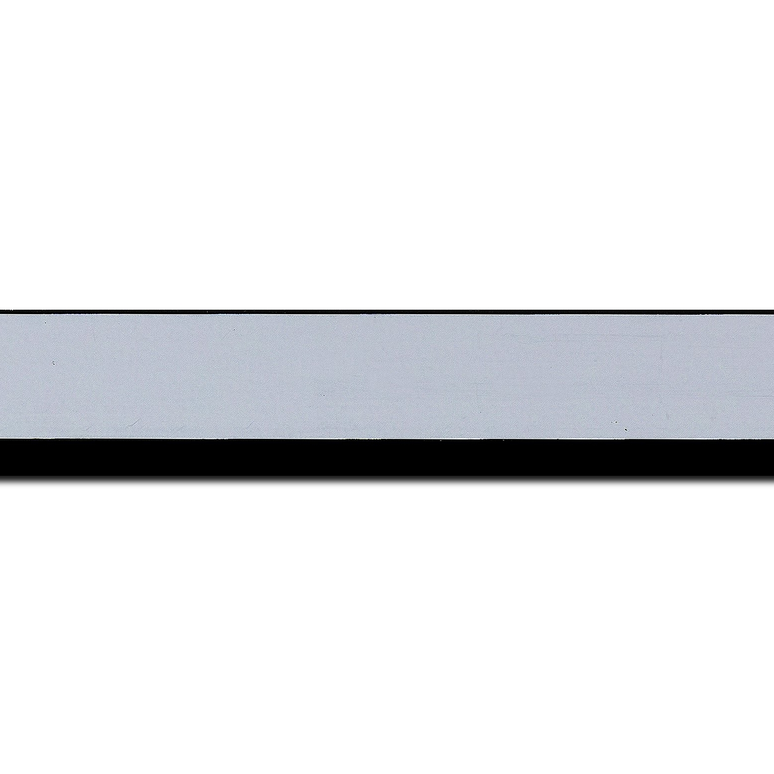 Baguette longueur 1.40m bois profil plat largeur 3.3cm couleur bleu clair satiné nez noir