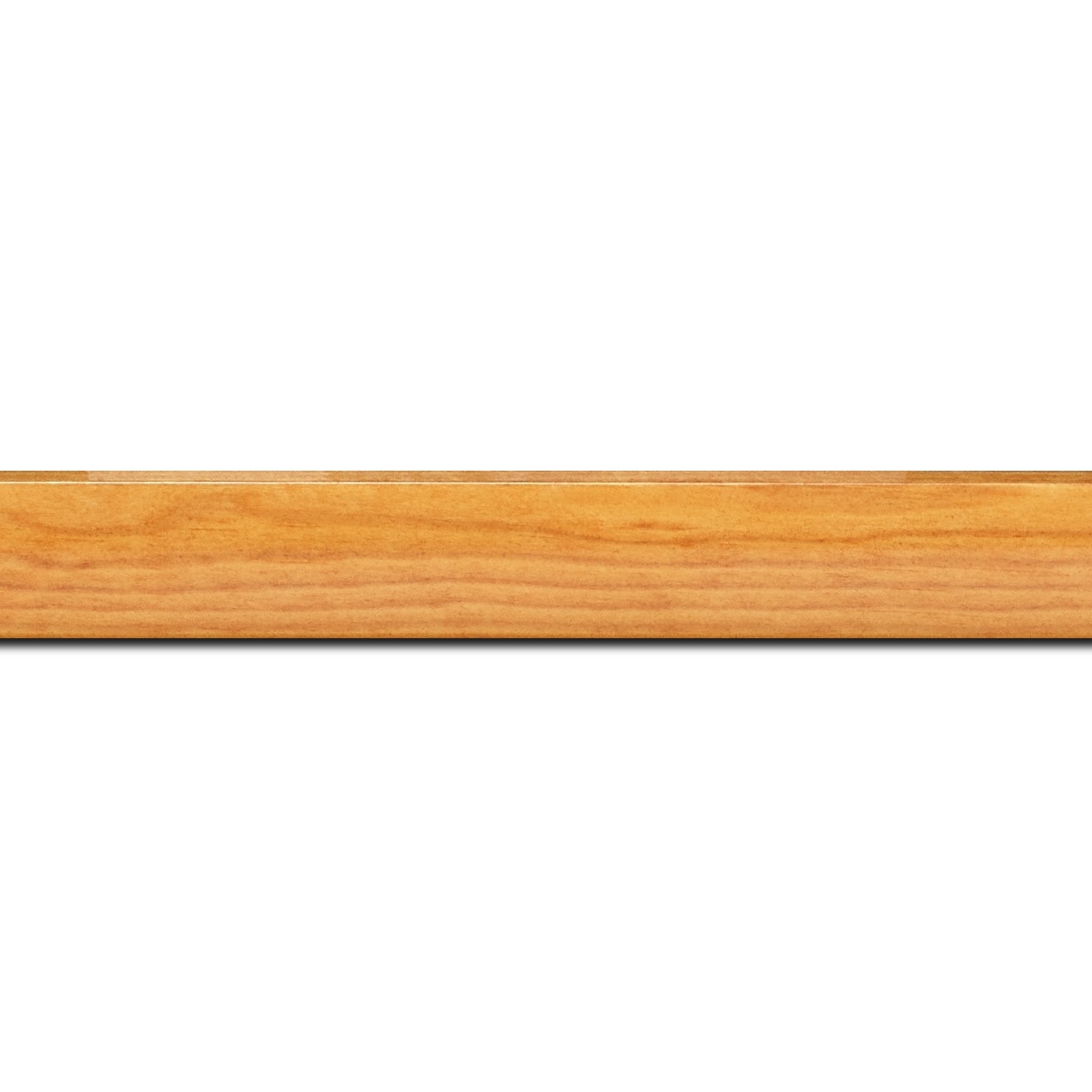 Baguette longueur 1.40m bois profil arrondi en pente plongeant largeur 2.4cm couleur jaune moutarde finition vernis brillant,veine du bois  apparent (pin) ,